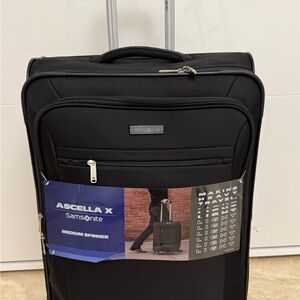 Samsonite Ascella X Soft side Expandable
Medium Luggage with Spinner  Wheels